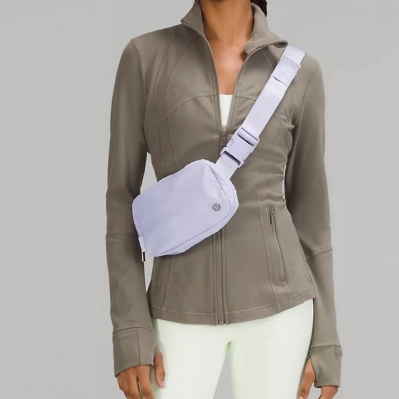 🆕LULULEMON EVERYWHERE BELT BAG PASTEL BLUE - Picture 3 of 5